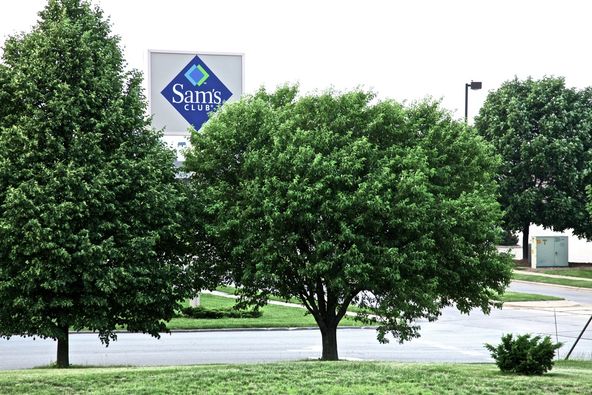 Baytowne Shoppes Corner Lot: 911 W. Marketview Dr., Champaign, IL 61822